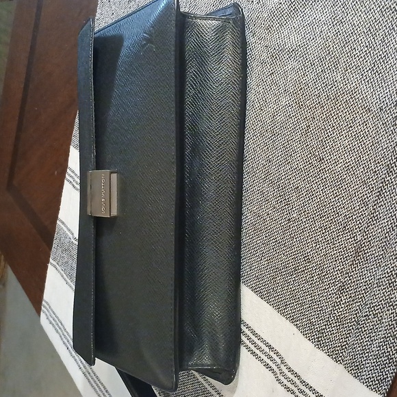 AUTHENTIC LOUIS VUITTON TAIGA SELENGA CLUTCH HAND BAG BLACK LEATHER - Picture 7 of 16